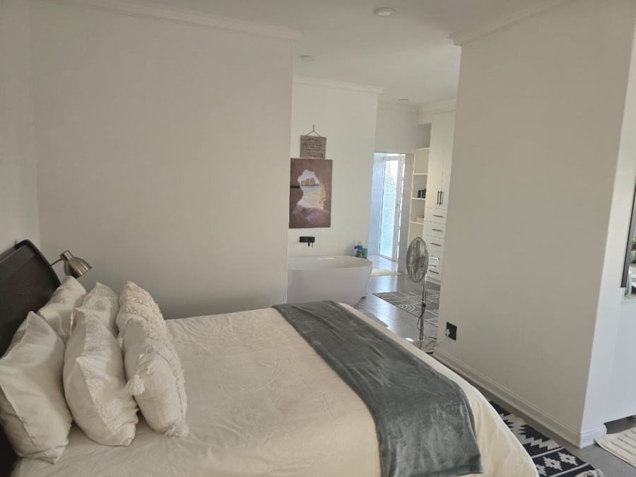 To Let 3 Bedroom Property for Rent in Aston Bay Eastern Cape